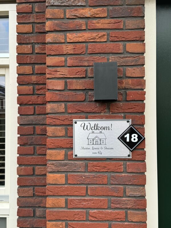naambord 20x30 cm zilver met zwart huisnummerbord